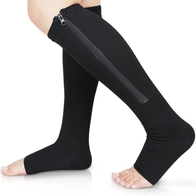 MEDIAS DE COMPRESION. COMPOSICION PORCENTUAL 60% NYLON, 25% ELASTANO, 15% LATEX