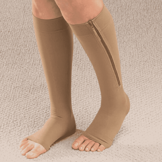 MEDIAS DE COMPRESION. COMPOSICION PORCENTUAL 60% NYLON, 25% ELASTANO, 15% LATEX